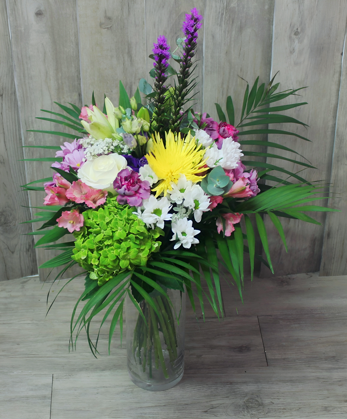 Ramo La Vie en Rose: Lilium Blanco, Rosas, Liatrix y Más | miFlor