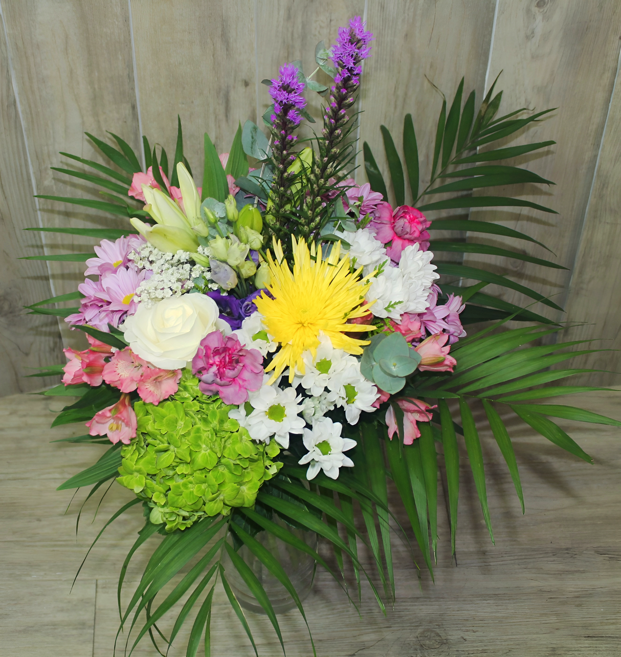 Ramo La Vie en Rose: Lilium Blanco, Rosas, Liatrix y Más | miFlor